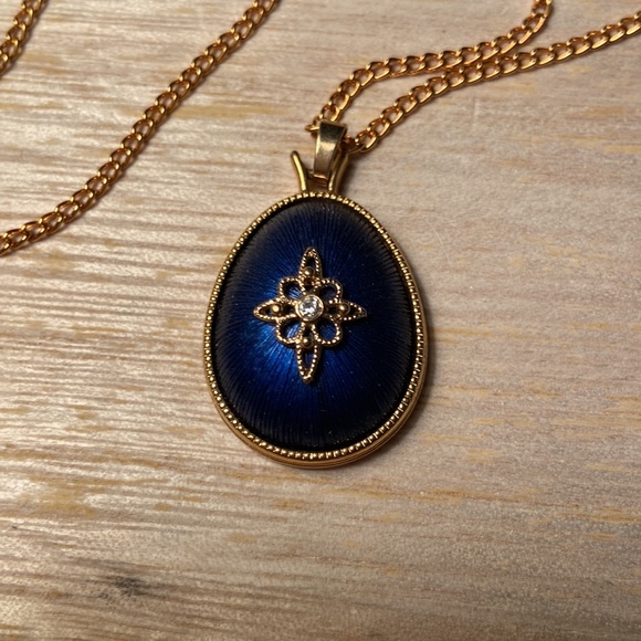 Sapphire Blue and Gold Pendant Necklace - Picture 2 of 2